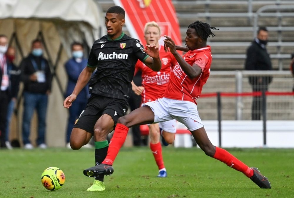 Imagen de Lóic Badé jugando con el RC Lens