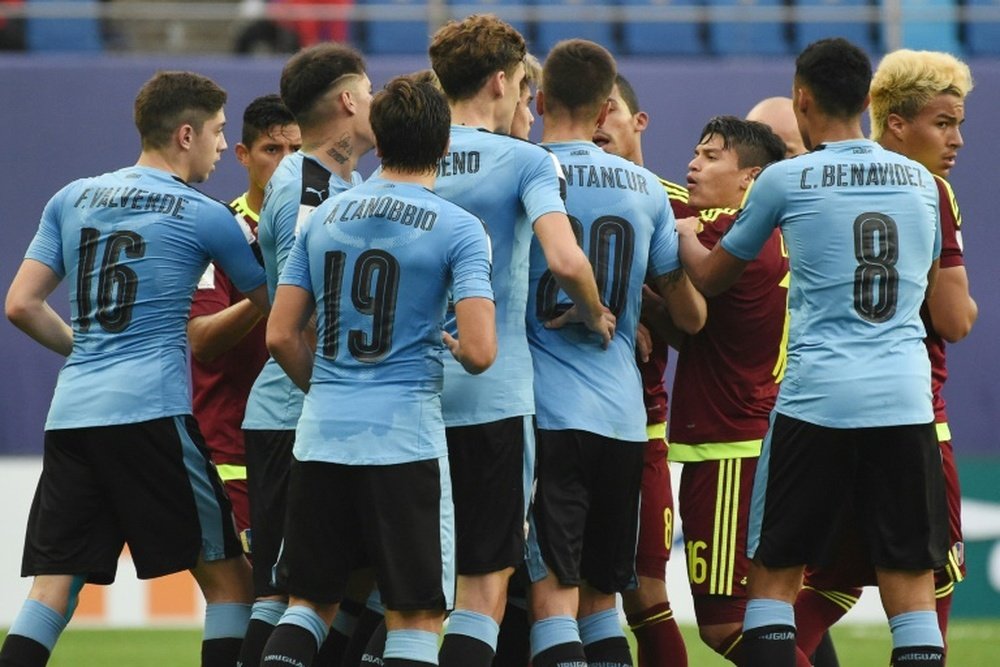 Tension entre les joueurs uruguayens et vénézuéliens en demi-finale du Mondial U20. AFP