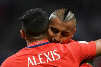 Flamengo quiere tentar a Alexis Sánchez con Arturo Vidal. AFP