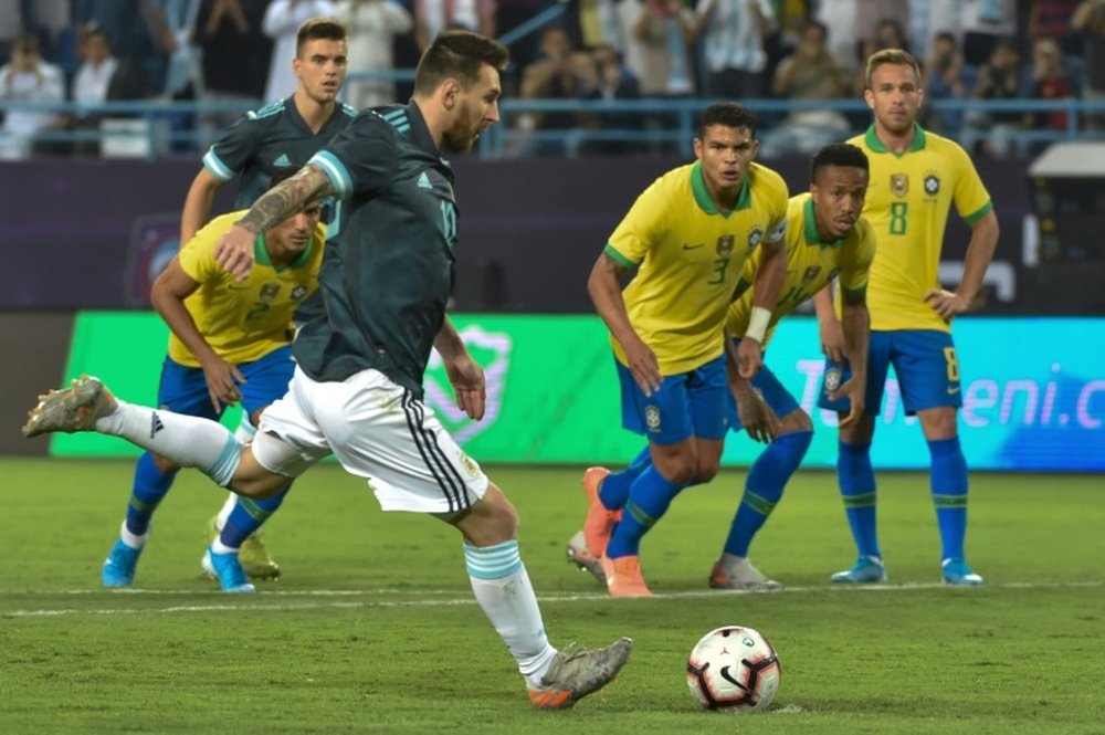 Thiago Silva cargó contra Messi. AFP