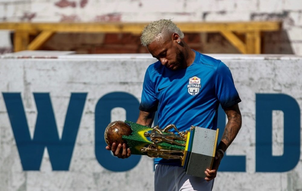 Neymar va cumpliendo las condiciones a su manera. AFP
