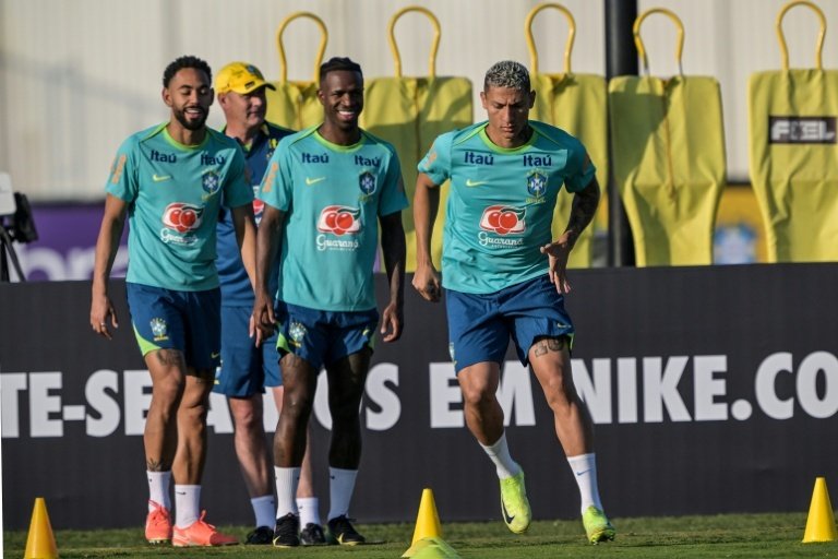 Vinícius diz que, com a classificação, Ancelotti terá mais tempo para trabalhar