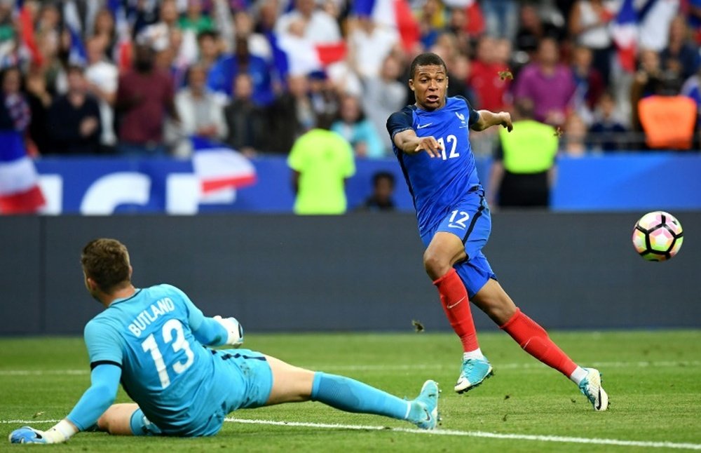 Le jeune prodige du foot français a encore brillé avec les Bleus contre l'Angleterre. AFP