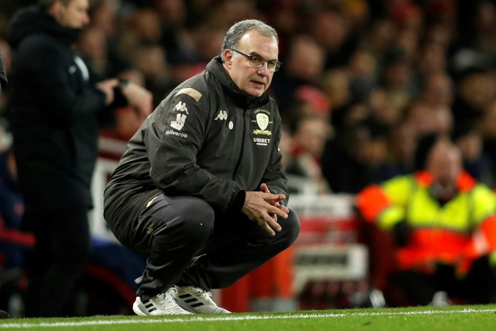 Bielsa consiguió el ascenso con el Leeds en la temporada 2019-20. AFP