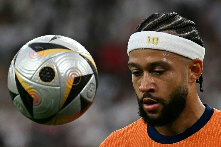 Dutch international striker Memphis Depay, who had been without a club since leaving Atletico Madrid in June, has signed for Corinthians, the Brazilian side announced on Monday.