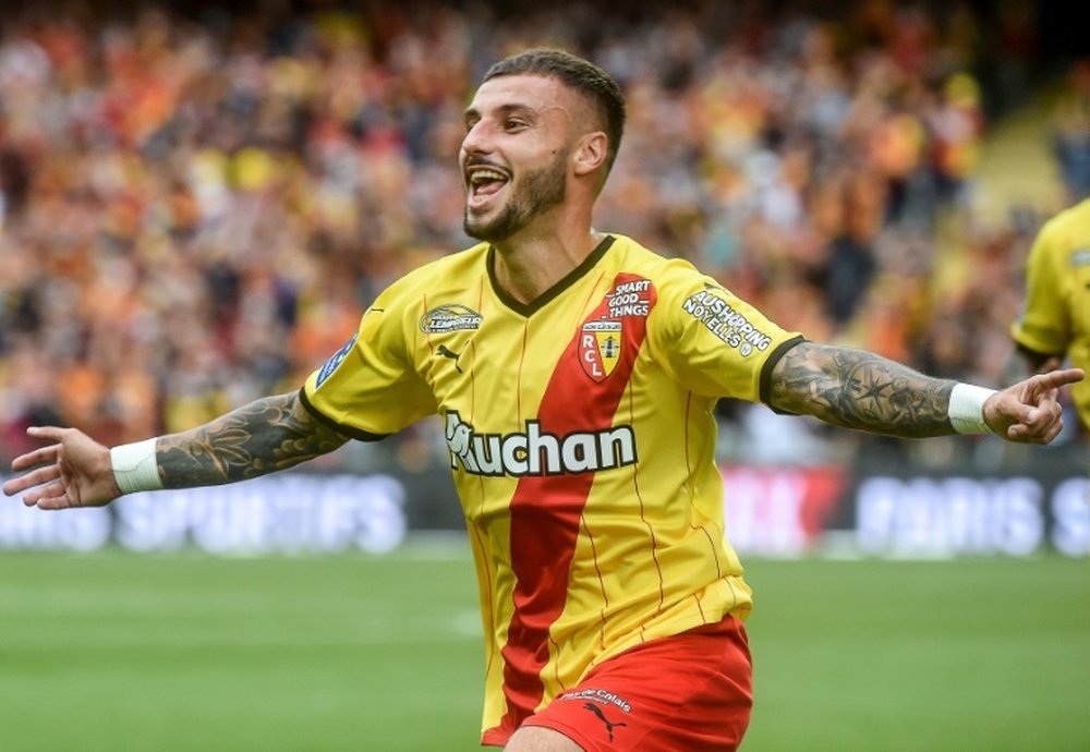 El Lens empató a dos ante el Lorient. AFP