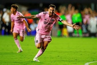 Leo Messi ha fatto il suo debutto con la maglia dell'Inter Miami nella partita contro il Cruz Azul. L'argentino,e ntrato in campo a partita in corso, ha segnato il gol vittoria con una prodezza su calcio piazzato.