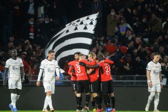 El Rennes sigue la estela del PSG. AFP