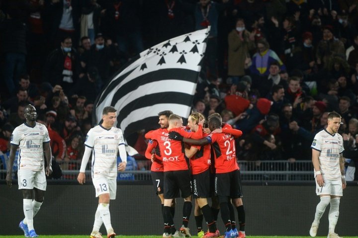 El Rennes sigue la estela del PSG