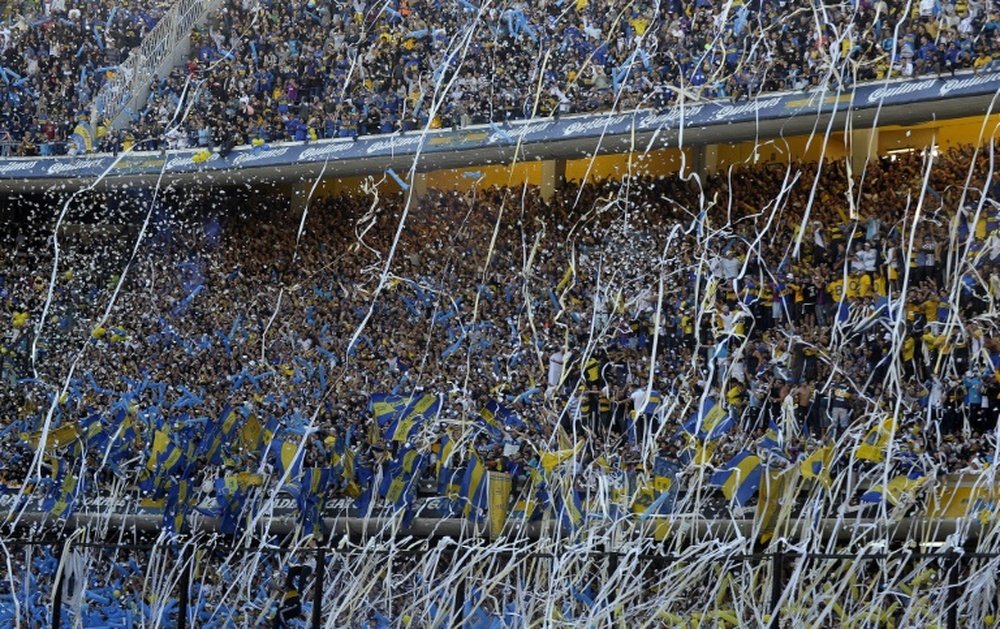 Les supporters de Boca en liesse dans les tribunes de La Bombonera lors du derby de River Plate. AFP