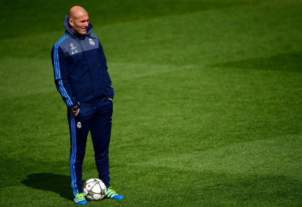 Le technicien du Real Madrid Zinédine Zidane lors d'une séance d'entraînement à Valdebebas. AFP