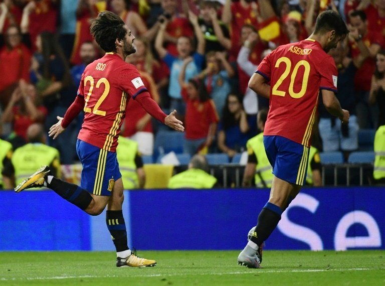 Le milieu de terrain espagnol Isco après avoir marqué son deuxième but face à l'Italie. AFP