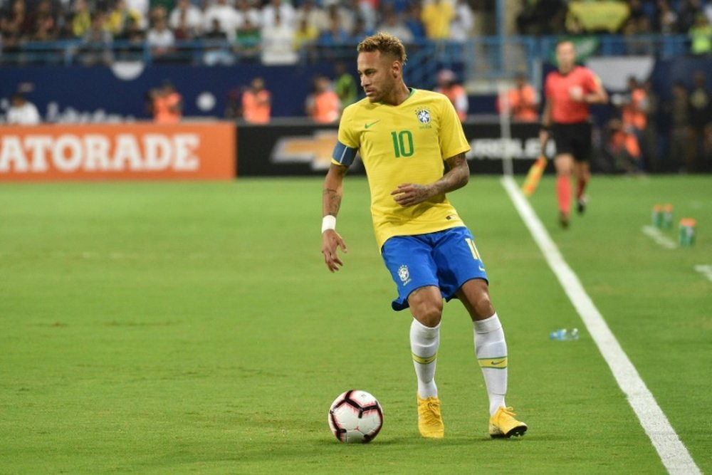 Neymar no quería llevar el '10'. AFP