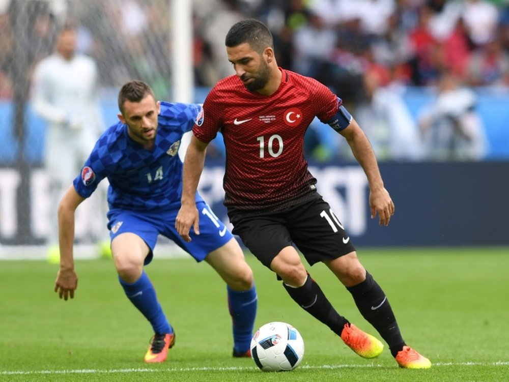 Arda Turan Et Plusieurs Personnalit s Du Football Turc Re us Par Erdogan arda-turan-et-plusieurs-personnalit-s-du-football-turc-re-us-par-erdogan