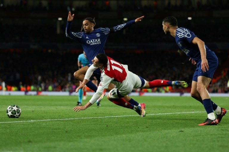 O confronto entre PSG e Arsenal pela partida de volta das semifinais da Champions League 2024-25 reúne duas equipes que vivem temporadas marcantes e buscam a primeira conquista europeia de suas histórias.