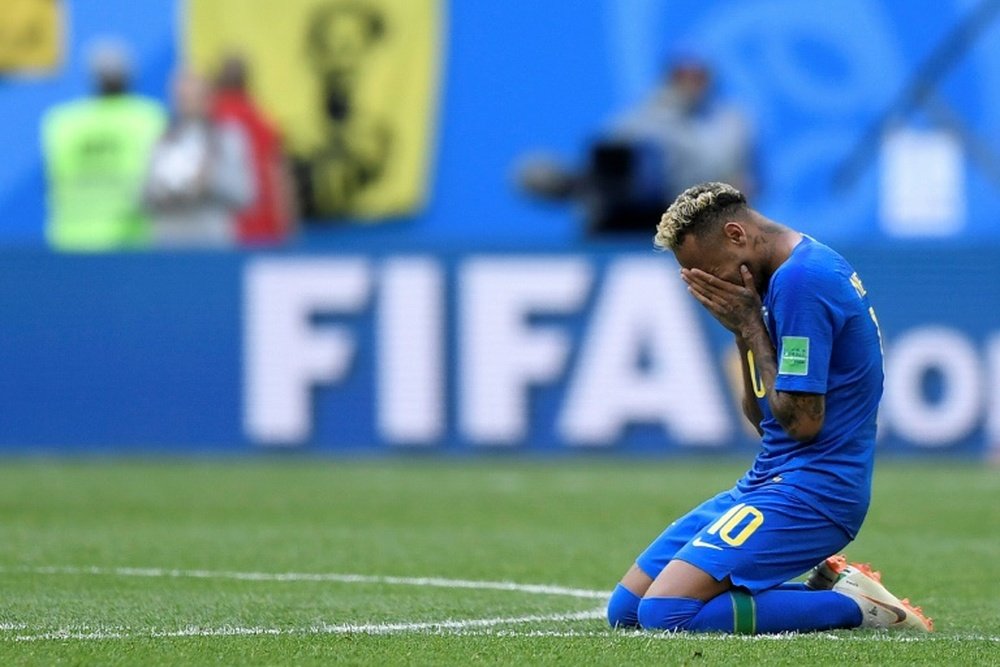 Neymar fond en larmes après avoir marqué le 2e but du Brésil. AFP