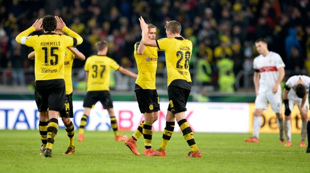 Les joueurs du Borussia Dortmund, vainqueurs du VFB Stuttgart sur sa pelouse en quarts de finale de la Coupe dAllemagne, le 9 février 2016