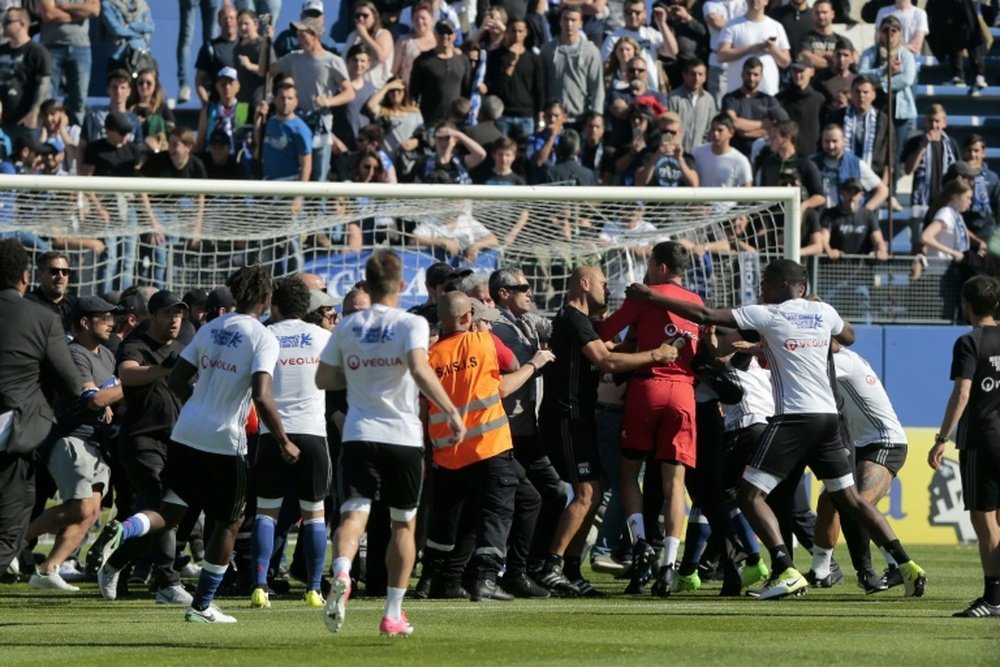 Incidents lors du match de Ligue 1 Bastia-Lyon, le 16 avril 2017 au stade Armand Cesari. AFP