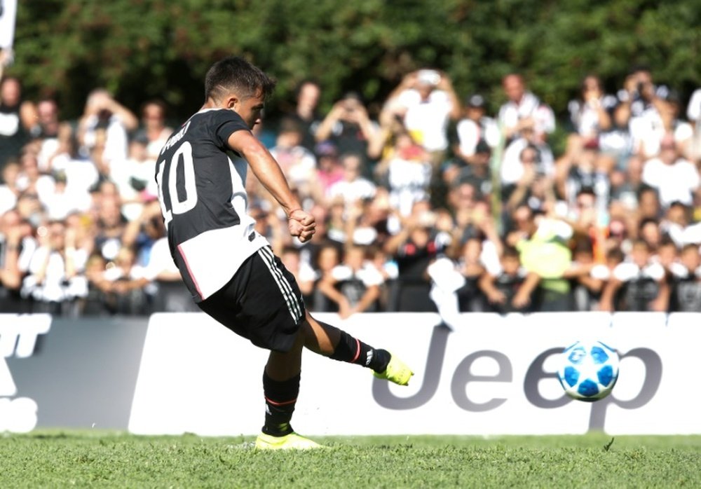 Dybala anotó un doblete con la Juve mientras se decide su futuro. AFP