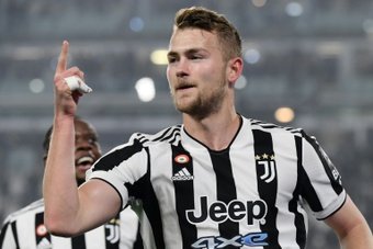 La Juventus contempla vender a De Ligt. AFP