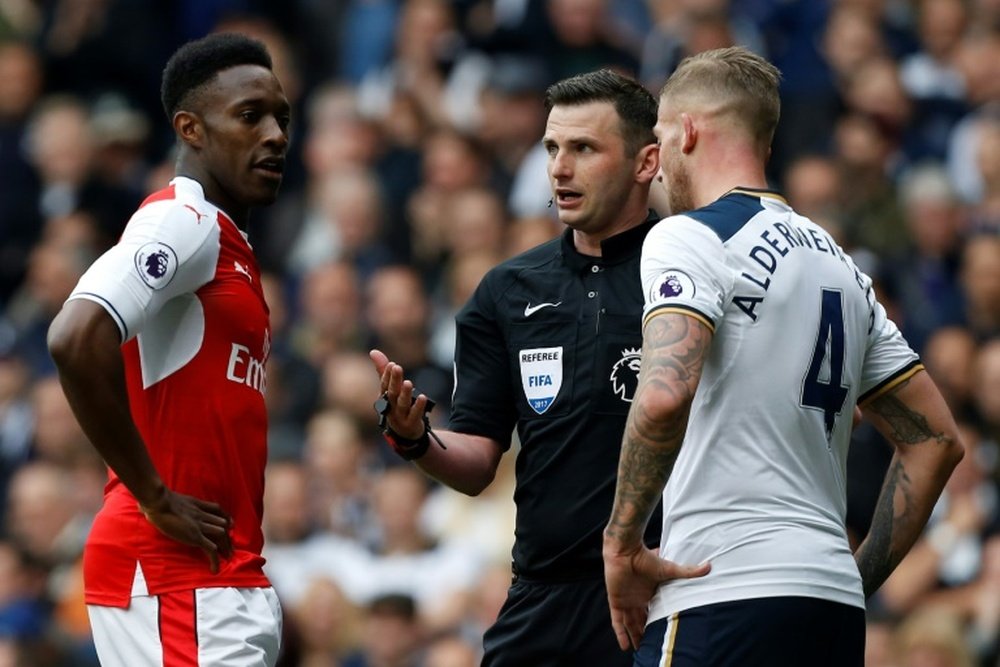 Arsenal et son attaquant Danny Welbeck face à Tottenham et son défenseur Toby Alderweireld. AFP