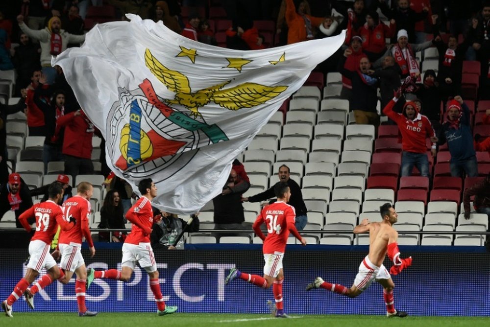 La joie des joueurs de Benfica après le but de Jonas contre le Zenit St-Petersburg au stade de la Luz à Lisbonne, le 16 février 2016
