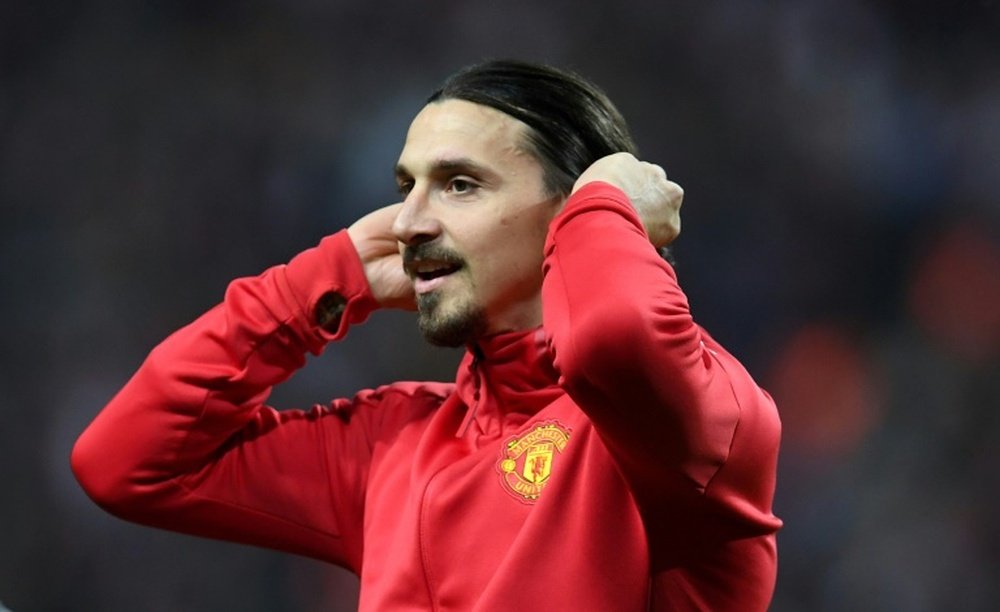 Ibrahimovic continúa recuperándose de su lesión. AFP