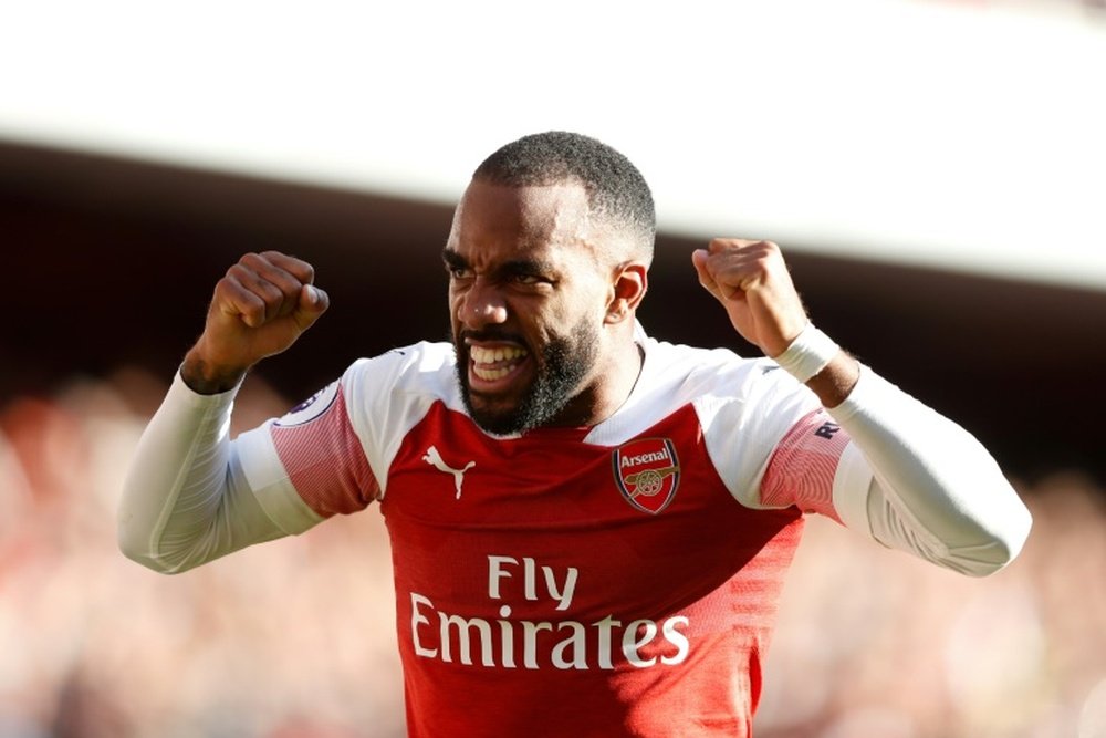 Lacazette echa de menos el fútbol francés. AFP