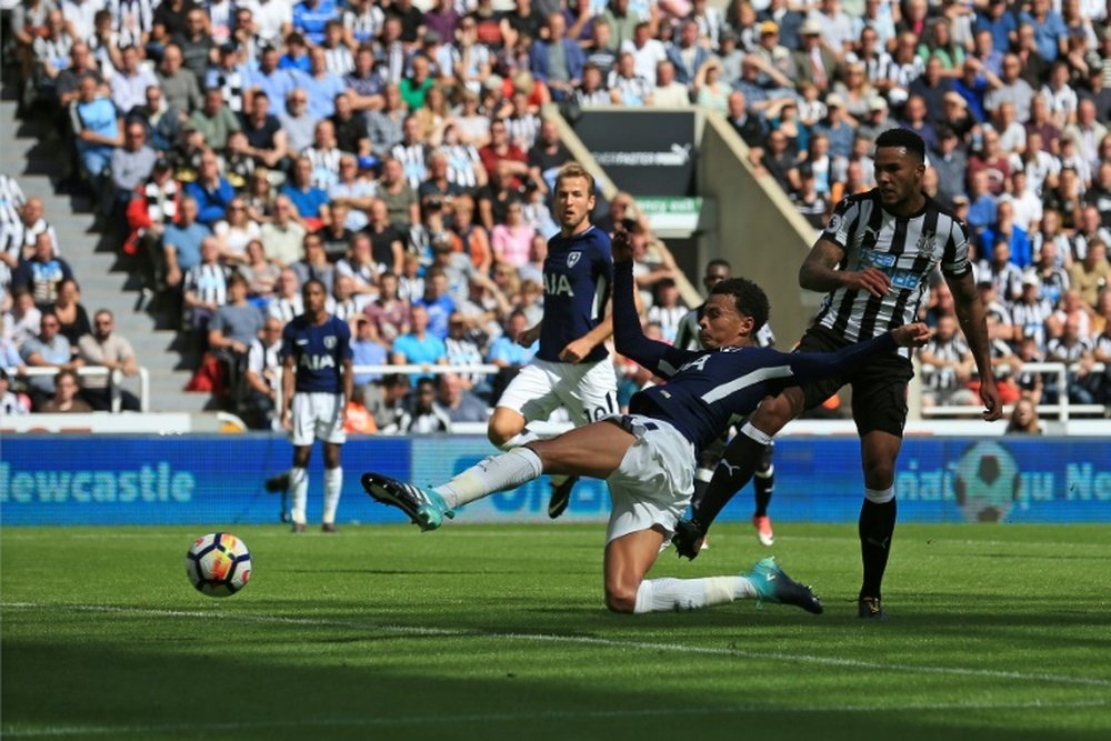 Dele Alli anotó el primer gol del Tottenham. AFP