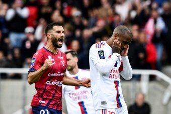 El Clermont ahogó al Lyon (2-1) en la batalla continental de la jornada 35 en la Ligue 1. Alexandre Lacazette adelantó a los suyos, pero el doblete de Grejohn Kyei condena al conjunto de Laurent Blanc a la 7ª plaza.