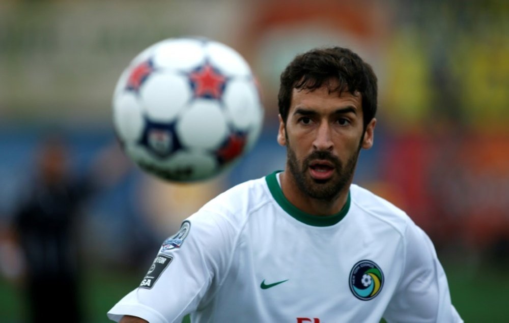 L'attaquant du New York Cosmos Raul suit le ballon face à Fort Lauderdale en Championnat NASL. AFP