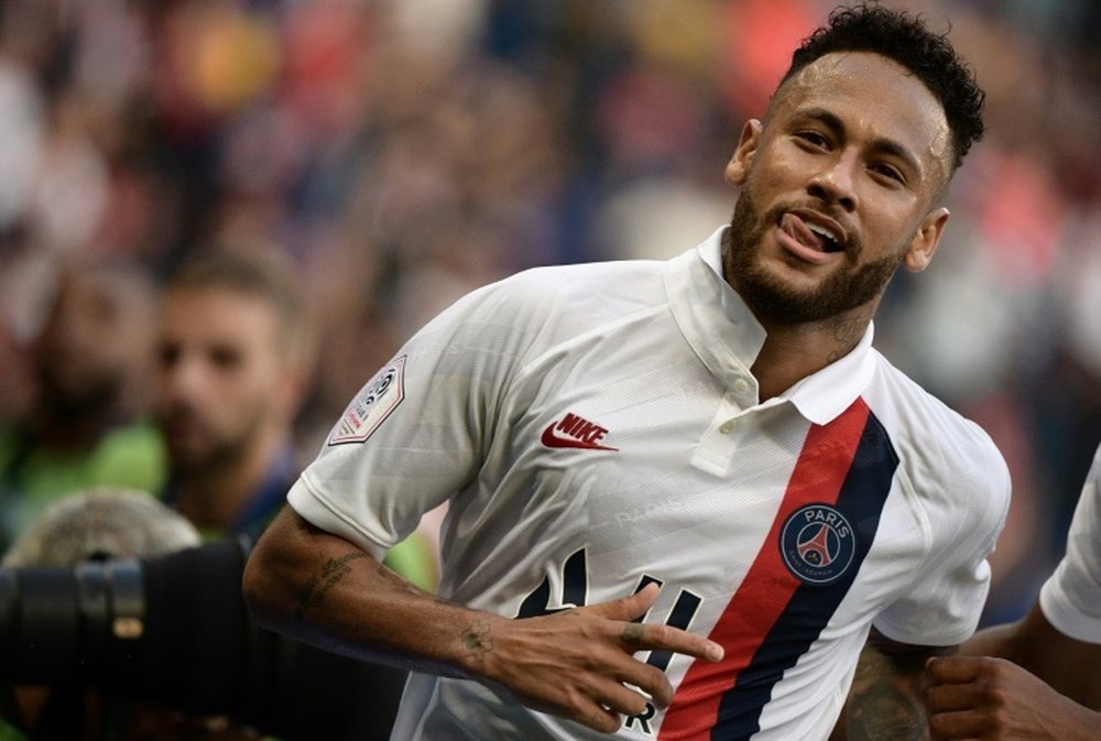 Neymar fue protagonista con su gol de chilena. AFP