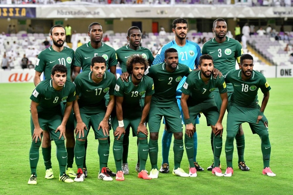 L'équipe de l'Arabie Saoudite alignée contre les Emirats arabes unis à El-Aïn. AFP