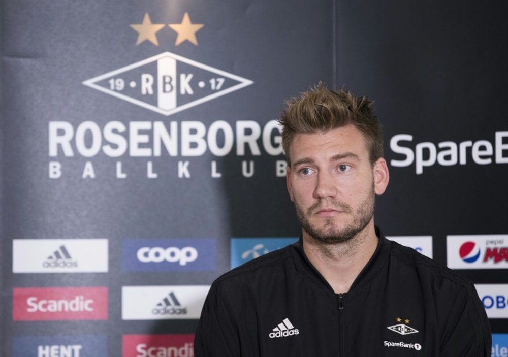 Bendtner negocia su rescisión con el Rosenborg. AFP