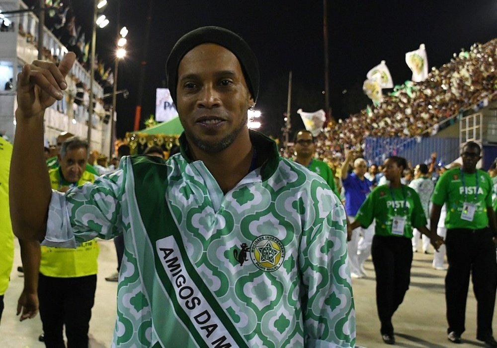 Ronaldinho alabó a Coutinho. AFP