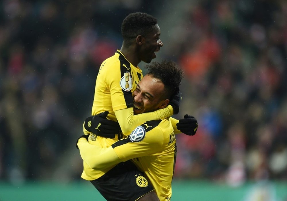 La joie d'Ousmane Dembélé et Pierre-Emerick Aubameyang après un but pour Dortmund. AFP