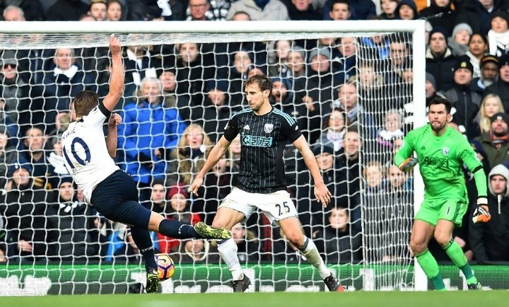 Harry Kane goleia ao West Brom e faz avançar o Tottenham na Premier