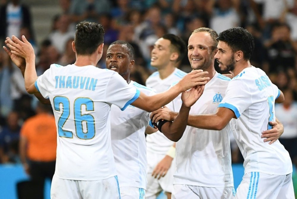 La joie des joueurs de l'OM se congratulent après un but de Valère Germain face à Domzale. AFP