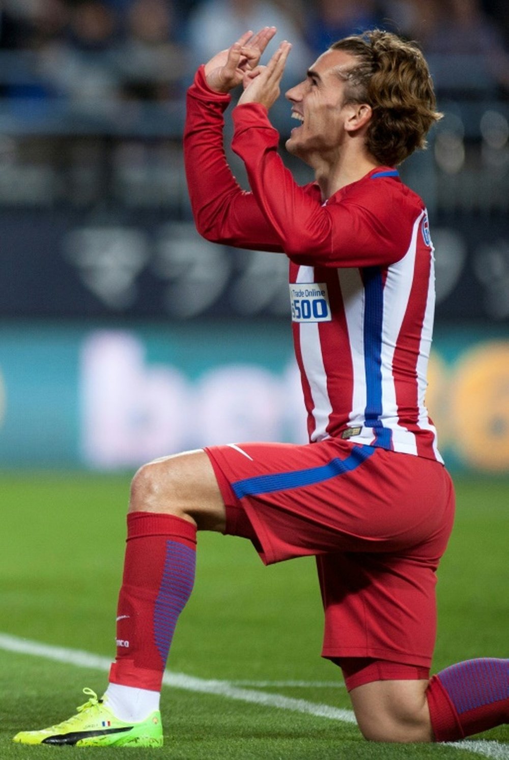 Antoine Griezmann's advisor says the forward is considering his future. EFE