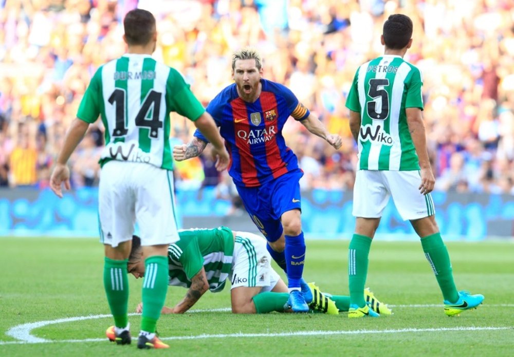Lionel Messi inscrit un but pour le Barça contre le Bétis Séville au Camp Nou, le 20 août 2016