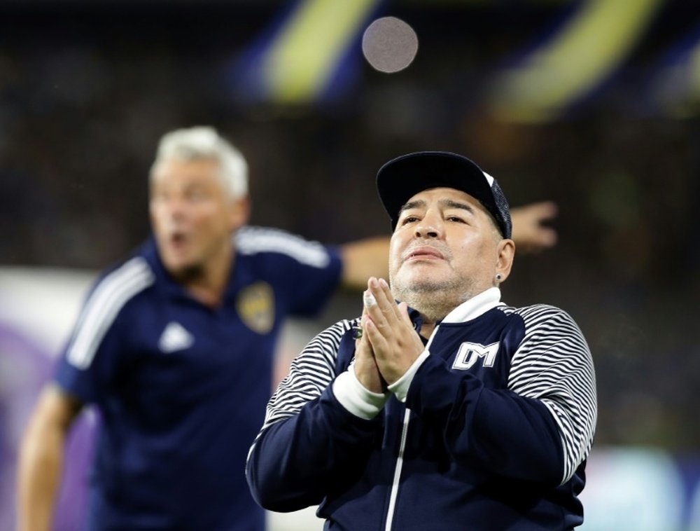 Maradona se bajará el salario por la crisis del COVID-19.  AFP