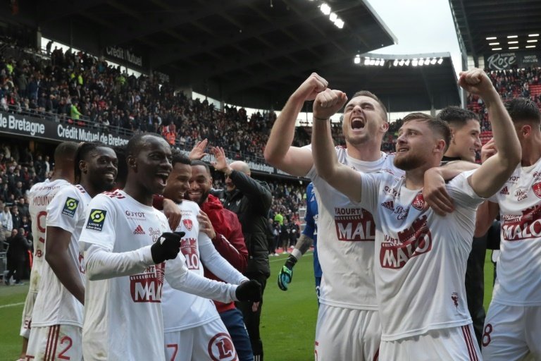 El Brest asaltó al Rennes con un 4-5 de infarto en la jornada 31 de la Ligue 1. Valió el gol de Lilian Brassier en el minuto 96 para colocar al equipo de Éric Roy en tercer lugar con 56 puntos, 1 de ventaja en plaza de Champions League.