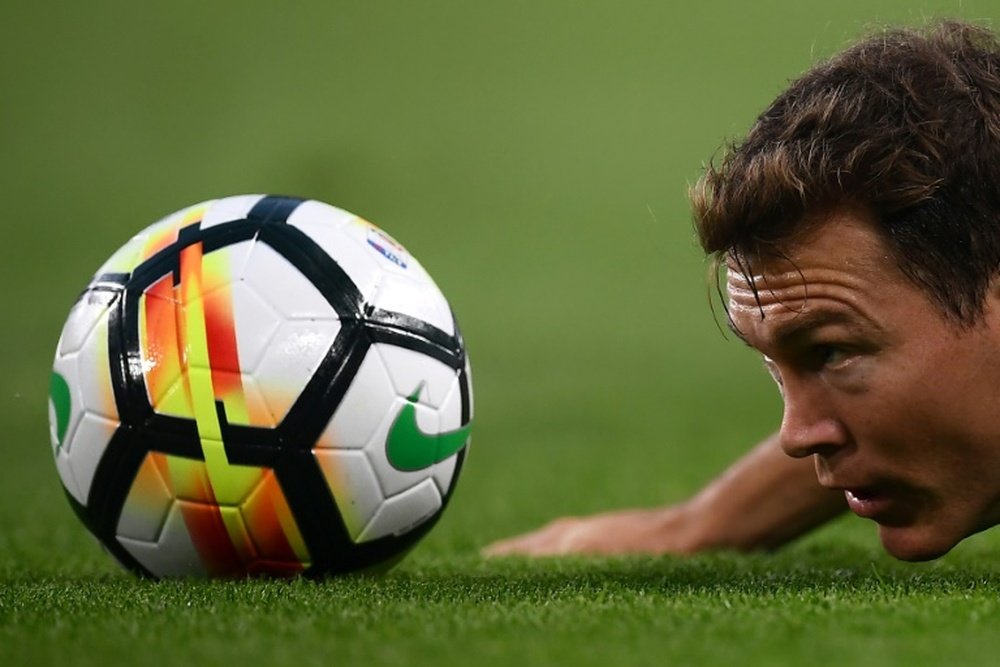 Lichtsteiner deja el Arsenal. AFP