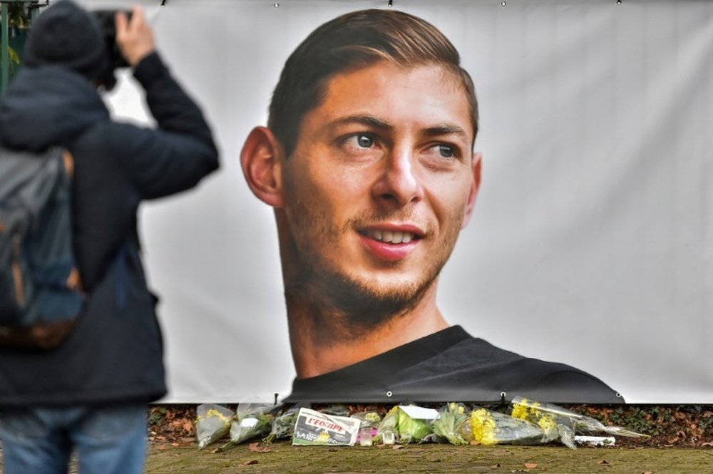 Sala's former club pay their final tributes in their first home game since his death. AFP