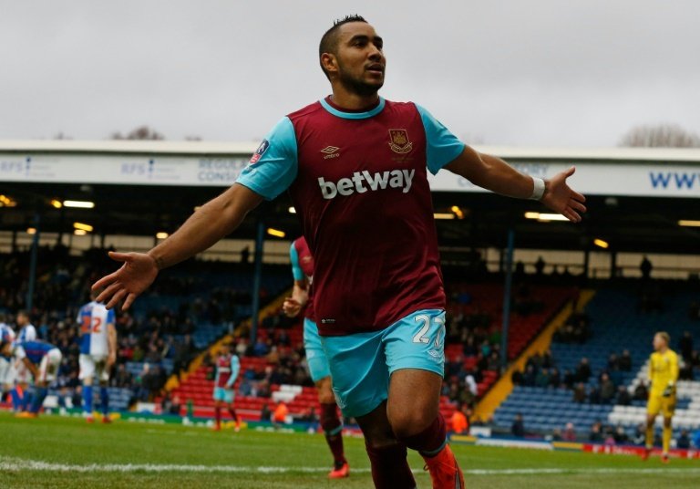 West Ham's Dimitri Payet scored a difficult free-kick. BeSoccer