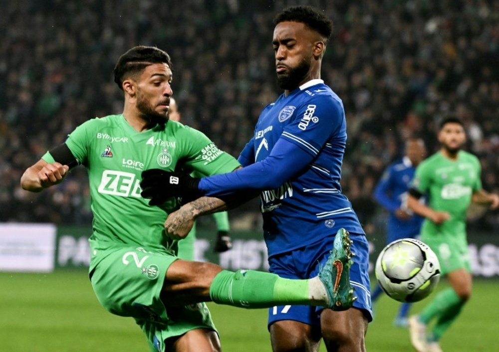 Boudebouz salva un punto para un Saint-Étienne que se resiste a salir del pozo. AFP