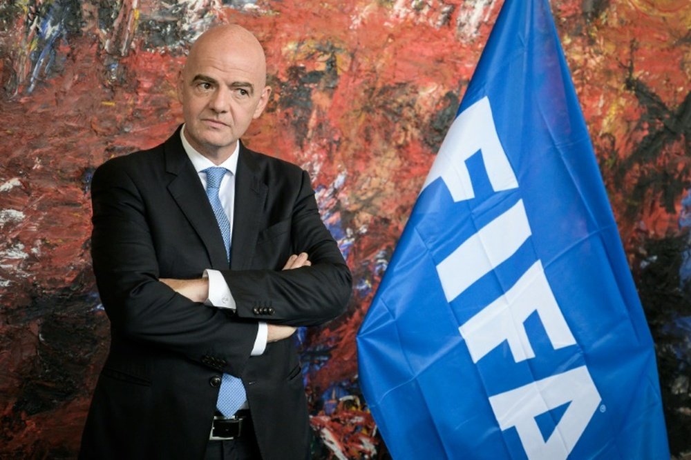 La FIFA veut réformer le marché des transfert, avec deux exceptions. AFP