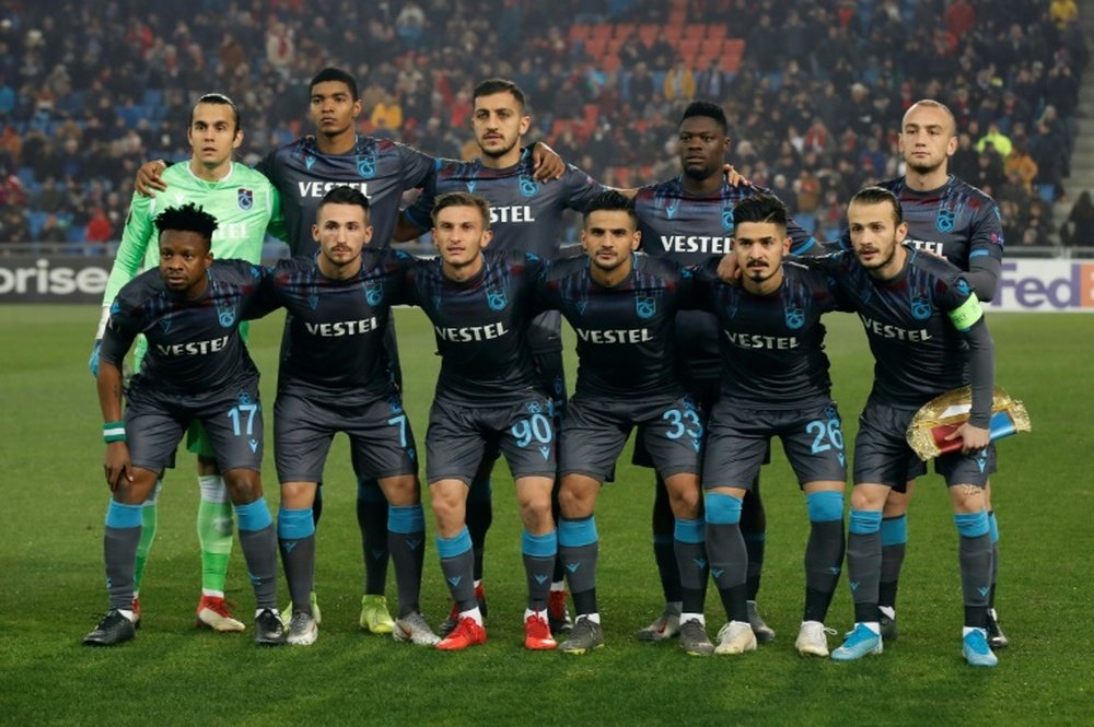 El Trabzonspor tropieza y alienta al Istanbul Basaksehir. AFP