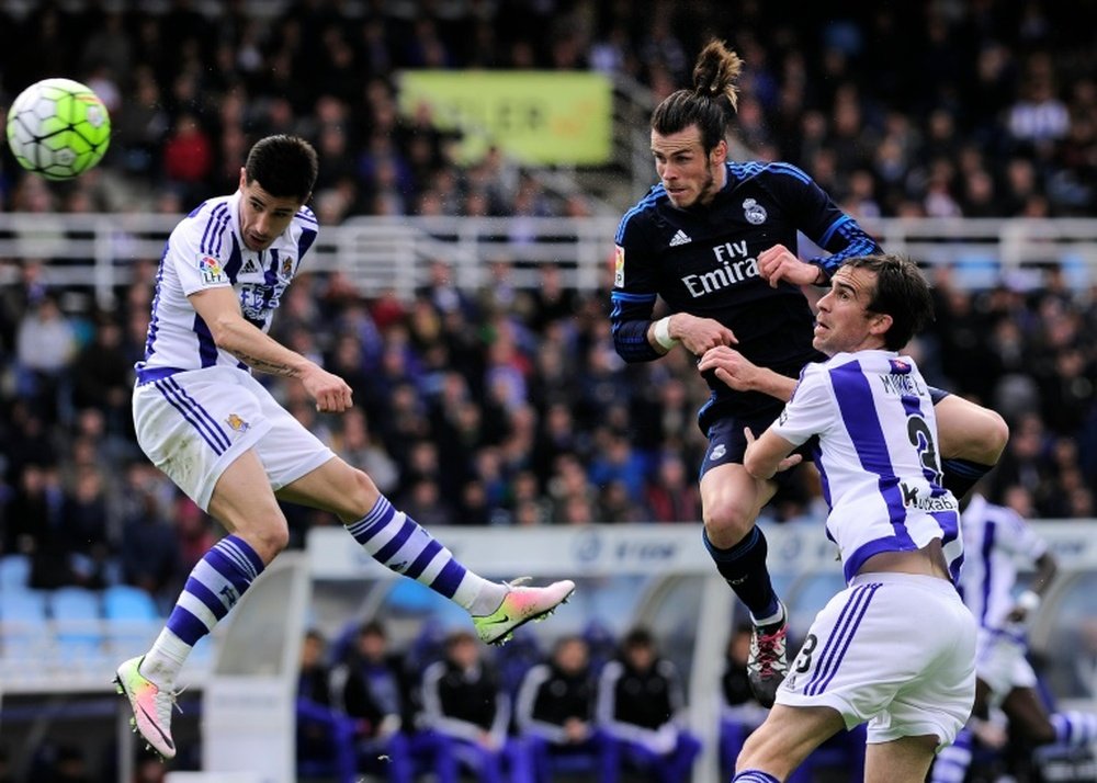 Un cabezazo de Bale fue suficiente para que el Madrid se hiciera con el liderato provisional. AFP
