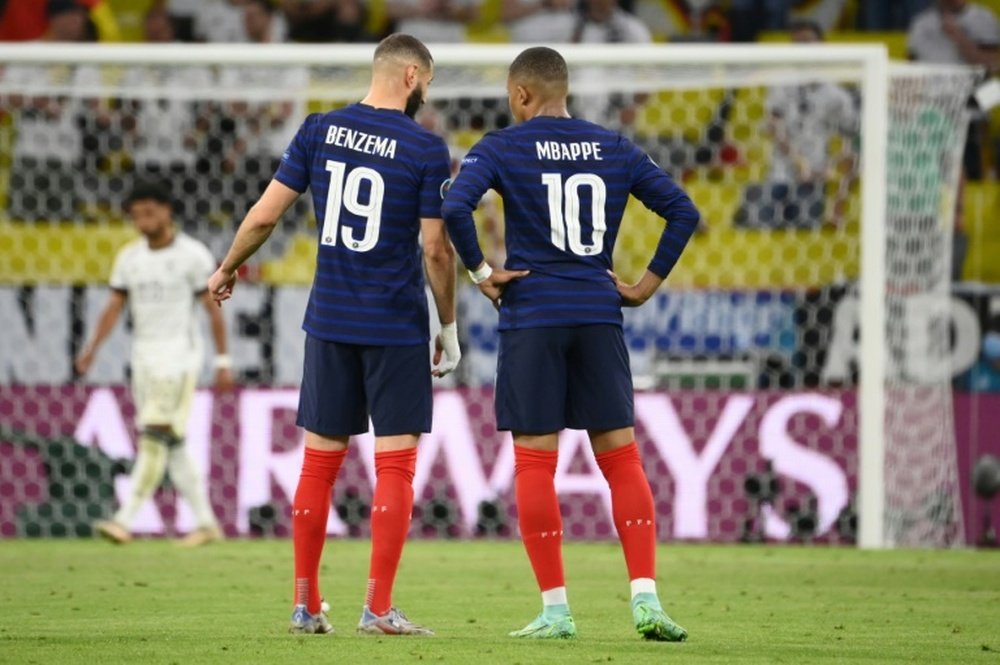 La presse française encense le duo Mbappé-Benzema. AFP